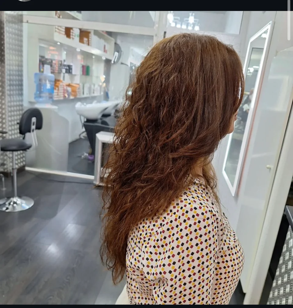 Pelo hidratado y liso tras keratina brasileña